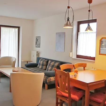 Apartment F33